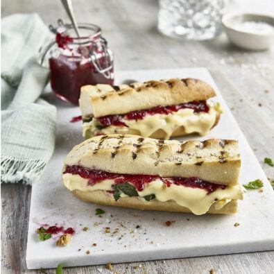 BRIE & CRANBERRY